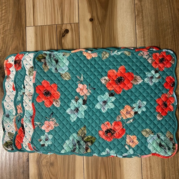 Pioneer Woman Vintage Bloom Table Placemats Quilted Double Sided Set Of 4 - Picture 3 of 3